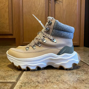 Sorel women’s Kinetic Breakthru boot NWT size 7.5